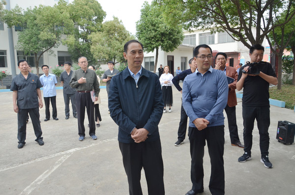 ​河南省高院组织19位全国及省人大代表政协委员视察新野法院工作
