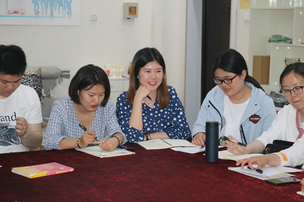 郑州市中原区伏牛路小学教育集团进行“新教师如何有效进行组织教学”教学沙龙活动