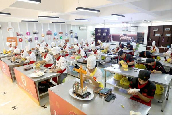校企联合办学 培养专业厨师 郑州新东方烹饪学校打造现代职教新样板  