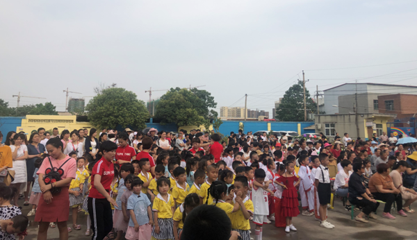 郑州市洛阳商会儿童节捐赠爱心书包