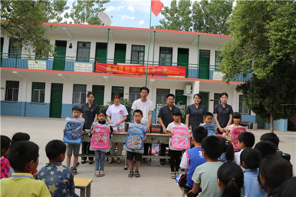 镇平县法院：普法进校园、爱心助力贫困留守儿童健康成长