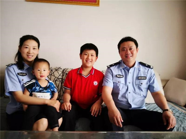 社旗县一个双警家庭对孩子的心声:孩子 妈妈想对你说