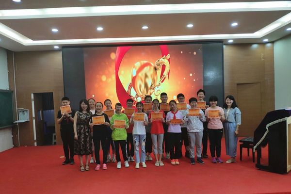“小学英语口语风采大赛”决赛在郑州市中原区伏牛路小学成功举办 