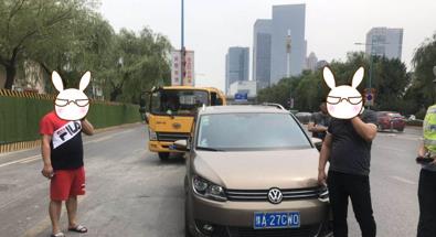 郑州：一司机违法停车找交警求情 竟被警察发现酒驾