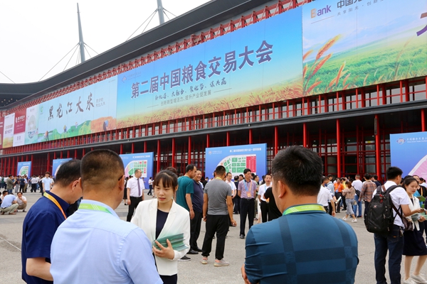 白象食品亮相第二届中国粮食交易大会 快看看有你的最爱没？