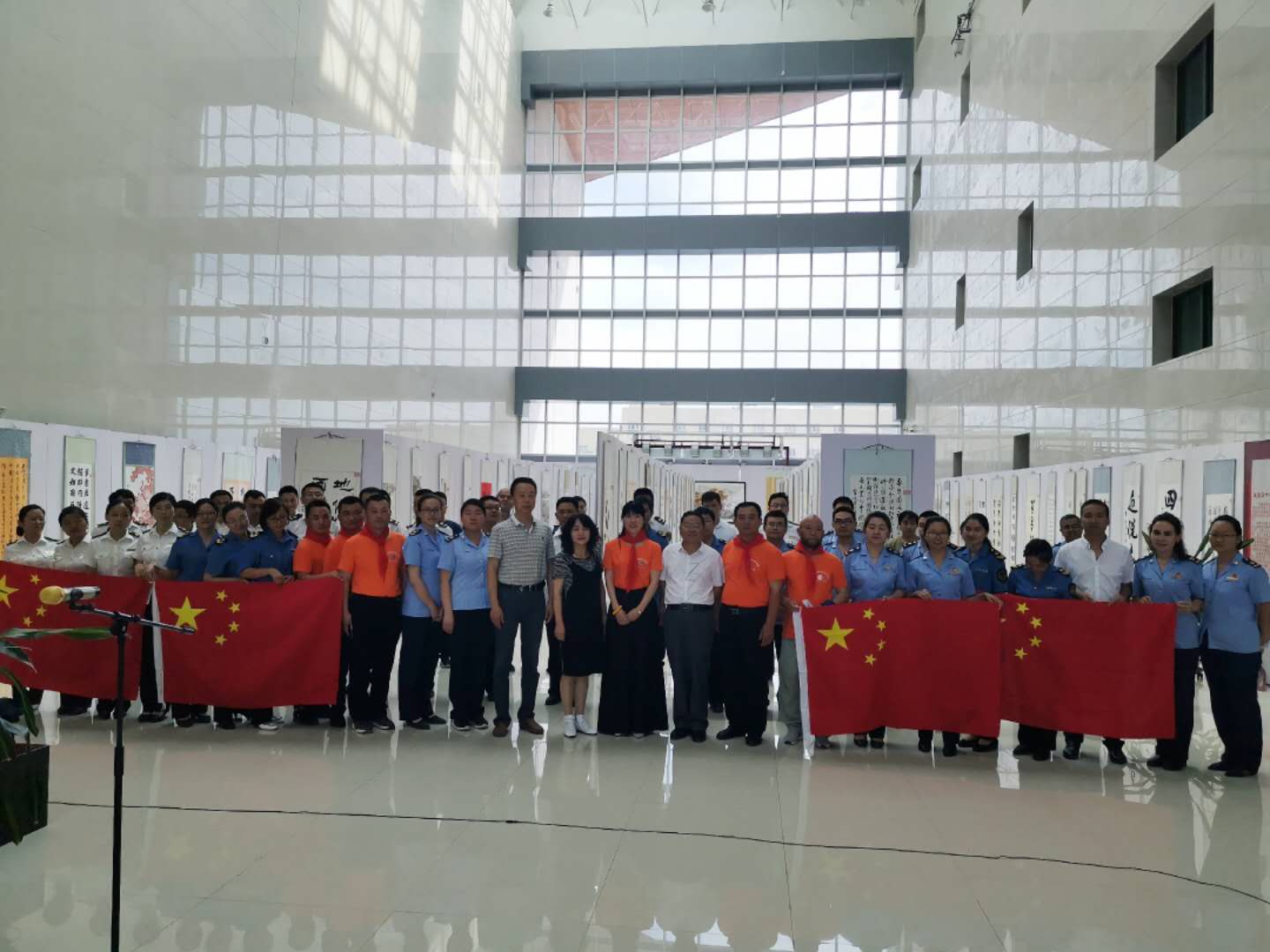 红旗飘飘(丰碑颂)北京书画院落地新疆