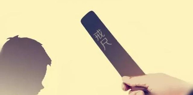 “20年后拦路打老师”案的判决导向引人关注