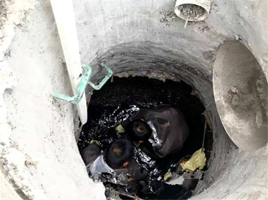清掏工:城市“血管”的疏通者