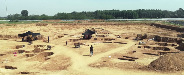 郏县北大街大型古墓群发掘结束 出土文物近400件套 