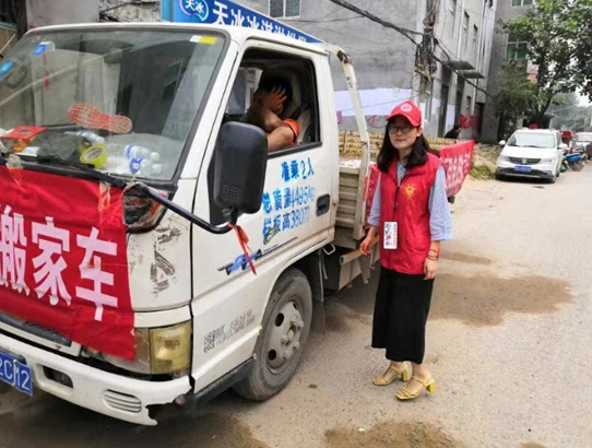 郑州市兴达路街道：“蚂蚁”志愿送服务 搬家验收两不误