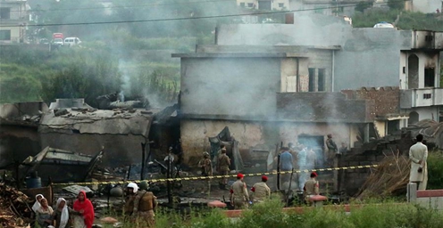 一架小型军用飞机昨日凌晨在巴基斯坦坠毁