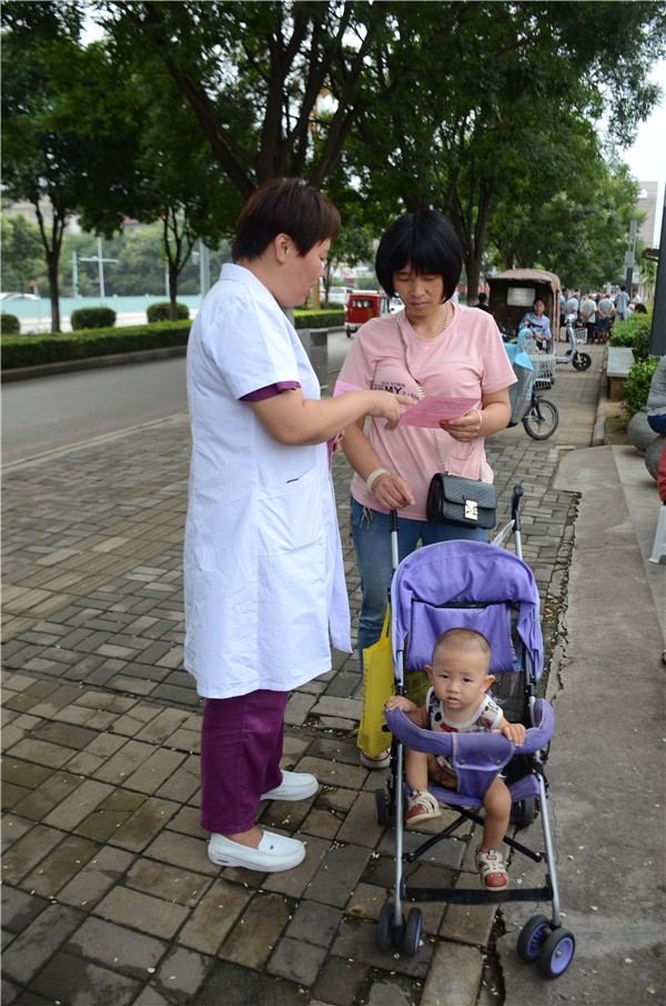 汝州市人民医院“母乳喂养进社区”宣传活动走进梨园新区，获得居民一致好评！