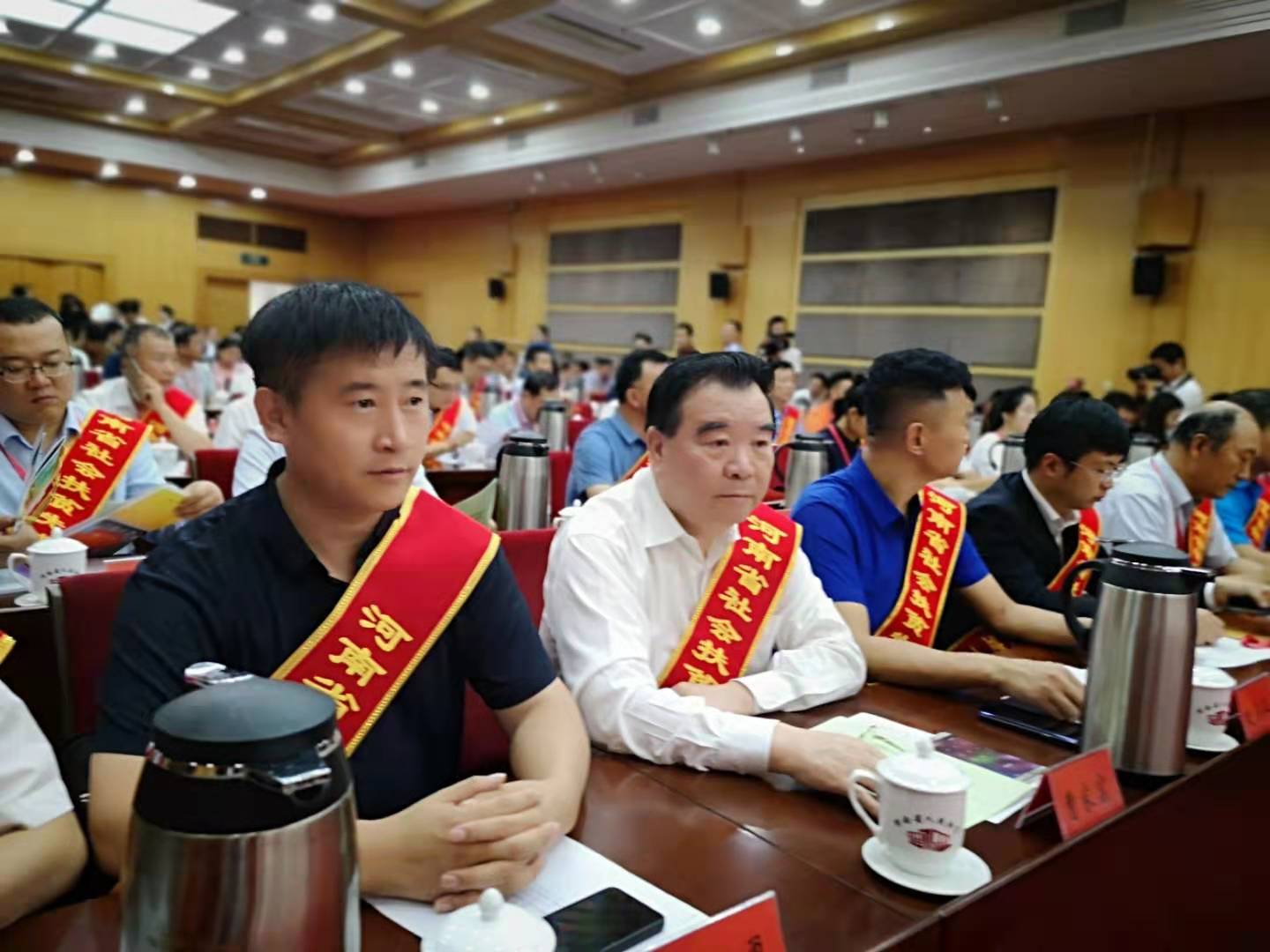 豫东牧业荣获河南省扶贫开发协会社会扶贫先进单位和先进个人两项殊荣