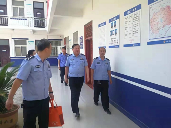 南阳特警支队韩新华一行到高集派出所检查指导工作 