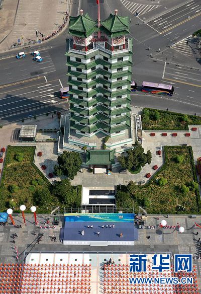 56个民族命运与共 民族团结之花更加绚烂