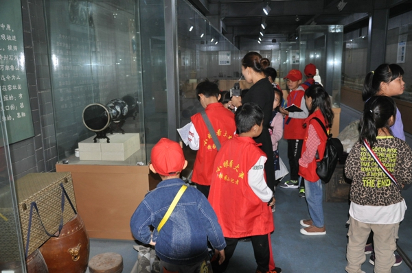 中華校園小記者參觀城外城陶瓷博物館  感知歷史探索新知