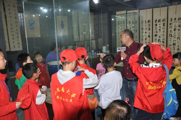 中华校园小记者参观城外城陶瓷博物馆  感知历史探索新知