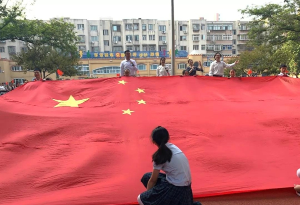 优胜路小学开展“庆祝中华人民共和国成立70周年”主题升旗仪式