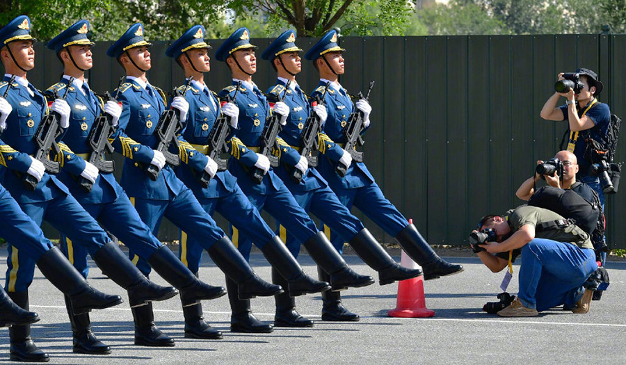 帅气！中外记者带你探访阅兵集训点