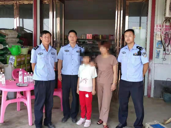 公安国庆“不打烊” 民警在岗保平安