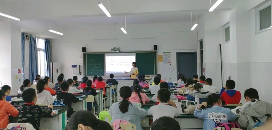 郑州高新区五龙口小学六年级开展同课异构教学活动