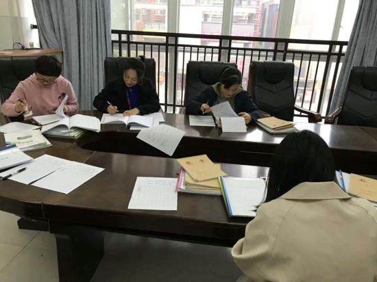 郑州高新区五龙口小学开展教案常规检查工作