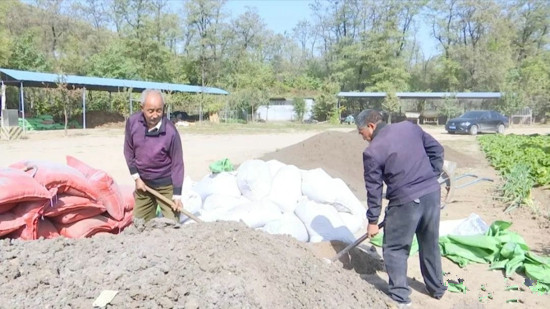 传统种植加电商销售 带动当地脱贫致富