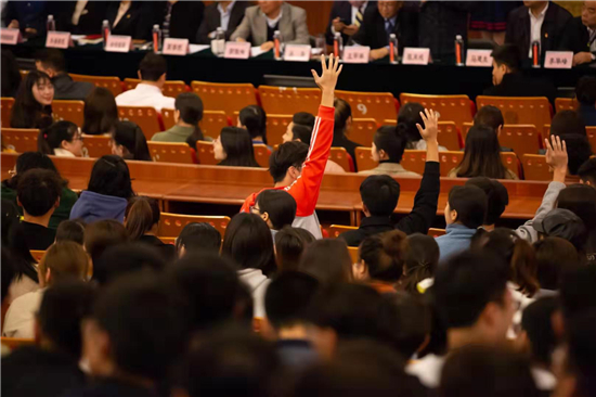 郑州西亚斯学院举办“不忘初心、牢记使命”主题教育师生对话会
