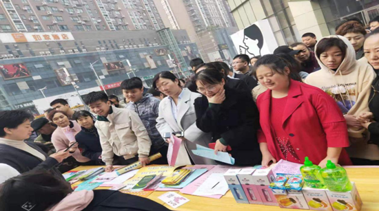 郑州市解放路街道开展创省级食品安全示范区宣传活动