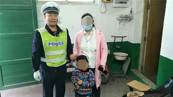 暖心！邓州交警帮助走丢儿童顺利找到家人