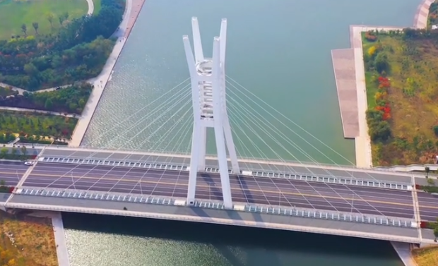 航拍：国内首座“鼎”形斜拉桥