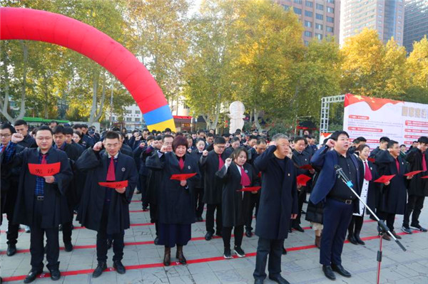 南阳市国家宪法日系列宣传活动启动：法治阳光沐浴宛城