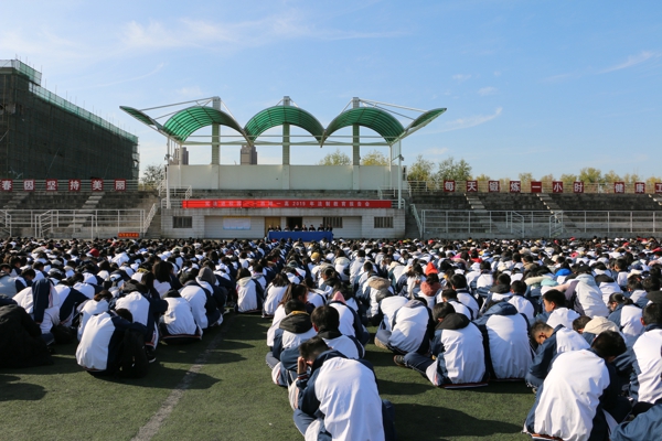 西峡法院：宪法宣传进校园 
