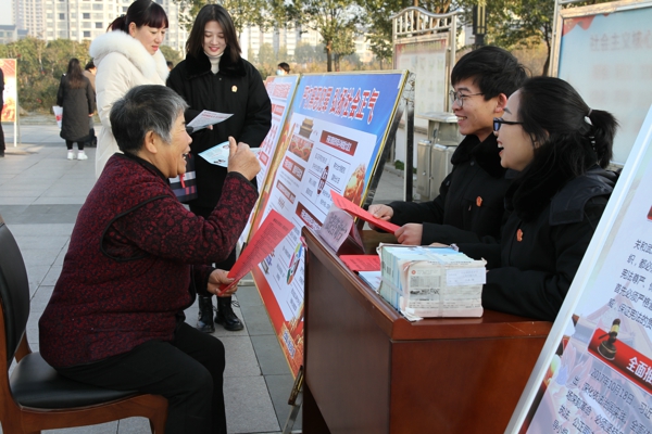 社旗法院多形式开展“宪法宣传周”活动