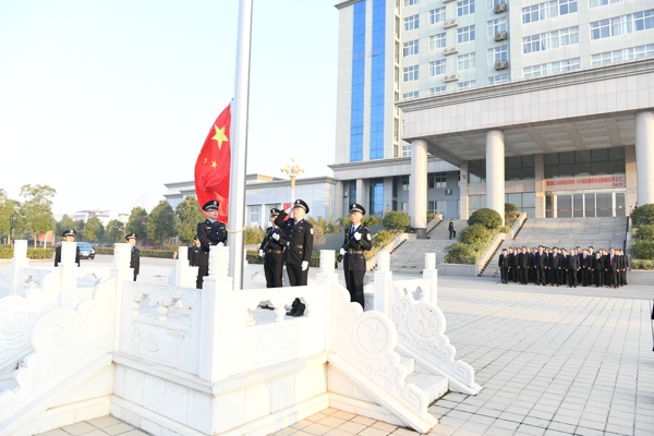 向宪法宣誓——唐河县法院举行“12·4”国家宪法日宣誓活动