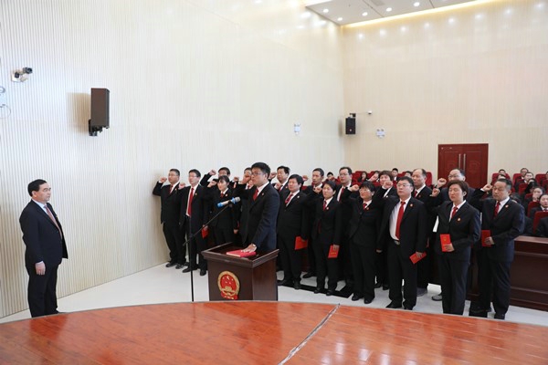 内乡法院隆重举行新任职人员颁发任命书暨宪法宣誓仪式