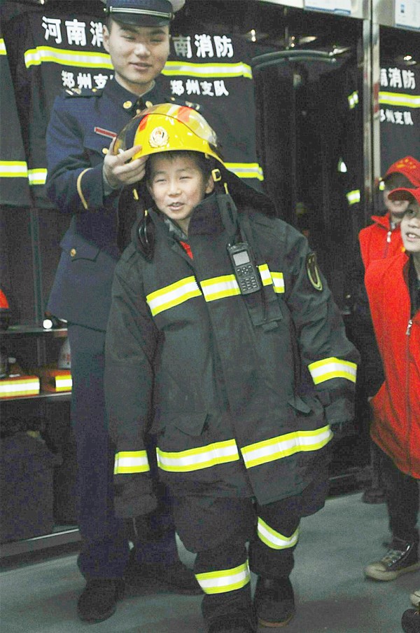 中华校园小记者走进消防救援站  零距离感受“逆行者”的魅力