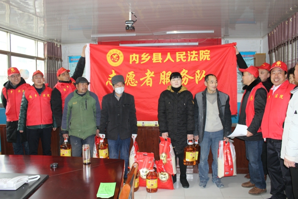 内乡法院志愿者进社区开展“大走访、大排查、大化解”活动