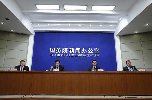 全国13个省确诊新型肺炎病例 追踪密切接触者2197人