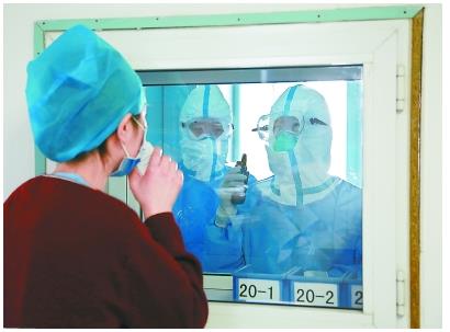 树立信心！郑州市区首例新型冠状病毒感染肺炎治愈患者出院
