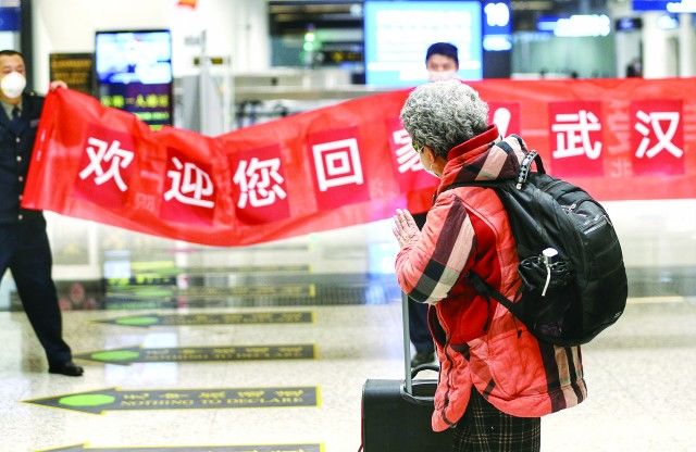 中国政府派出的首架民航包机自曼谷出发 搭载76名湖北同胞安全抵达武汉