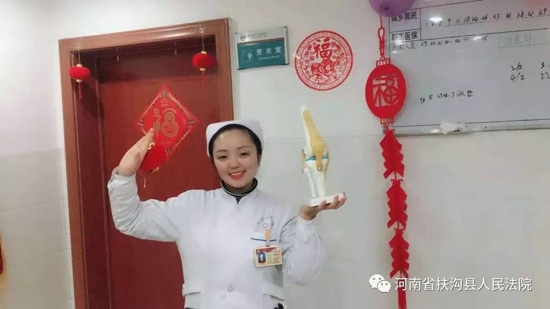 河南周口：一线护士与9岁女儿的隔空拥抱