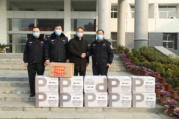 邓州：​警民同心抗击疫情  社会爱心人士纷纷慰问一线公安民警
