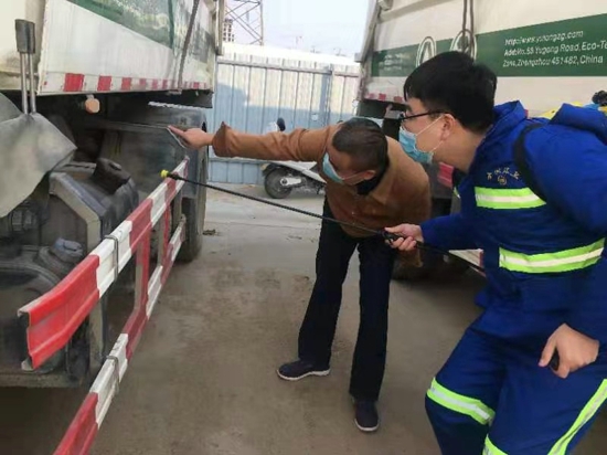 全身自带“发电机”，郑州这个环卫小伙儿让全区垃圾日产日清