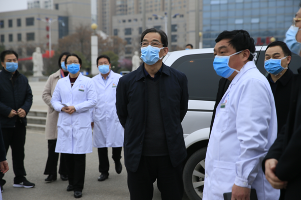 抗击疫情 省卫健委副主任张智民莅临邓州市中心医院指导工作
