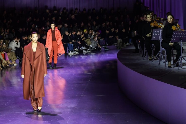 BOSS品牌的2020秋冬时装亮相在意大利米兰时装周上