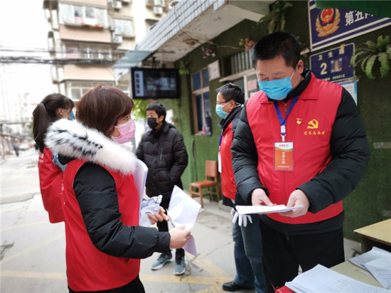 【社区战“疫”】郑州新同乐社区的24小时：不落一户、不漏一人 打通疫情防控“最后一公里”