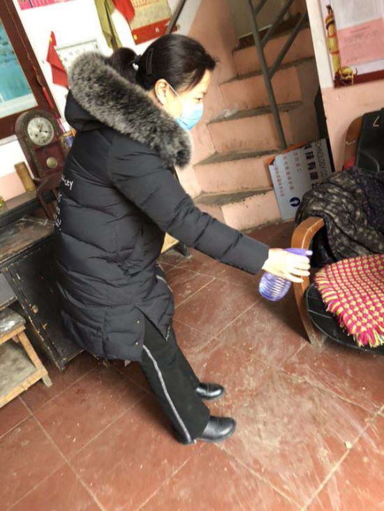 河南新乡：卫滨区教体局抗击疫情 温暖相伴困难群体