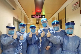 致敬！不下火线的战“疫”夫妻