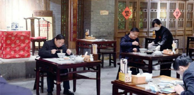 领导干部带头进行餐饮消费？复工复产、奖励抗疫 不能坏了规矩